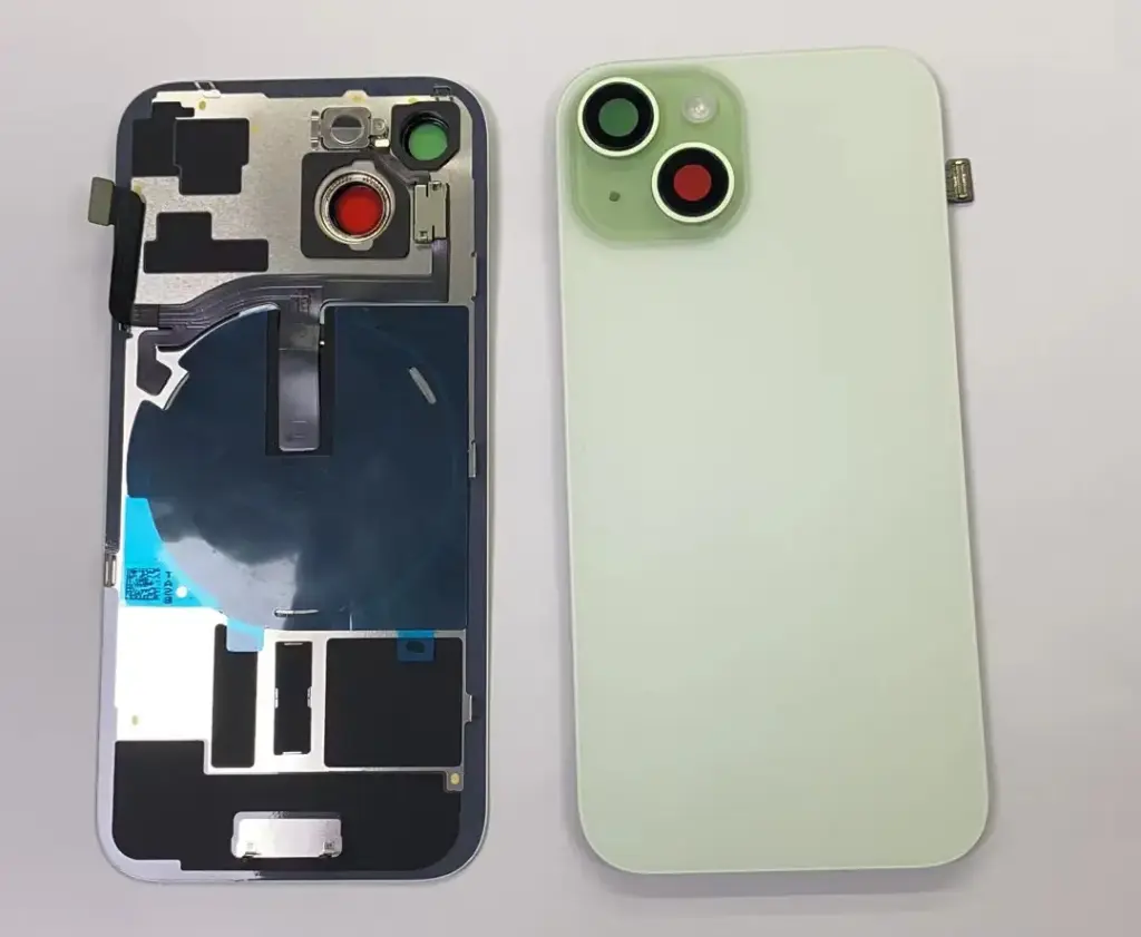 iPhone 15  バックガラス （レンズ＆MagSafe付き）互換品  緑 ロゴなし