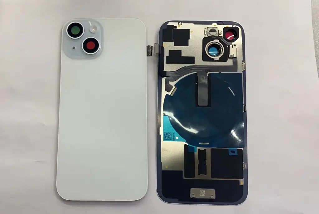 iPhone 15  バックガラス （レンズ＆MagSafe付き）互換品 青 ロゴなし