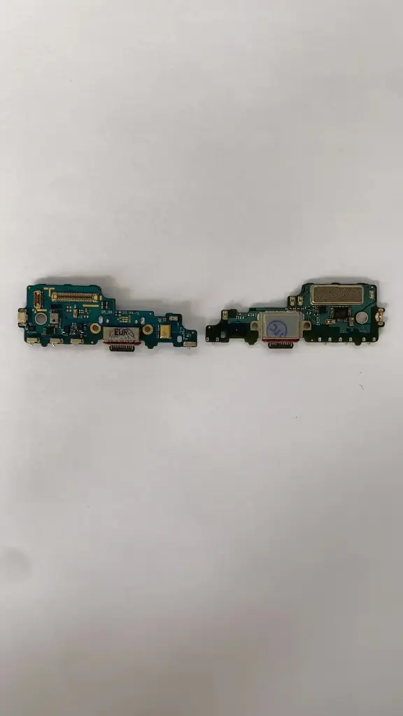 Galaxy Z Fold5 (docomo版/SC-55D)　コネクター（基板付き）