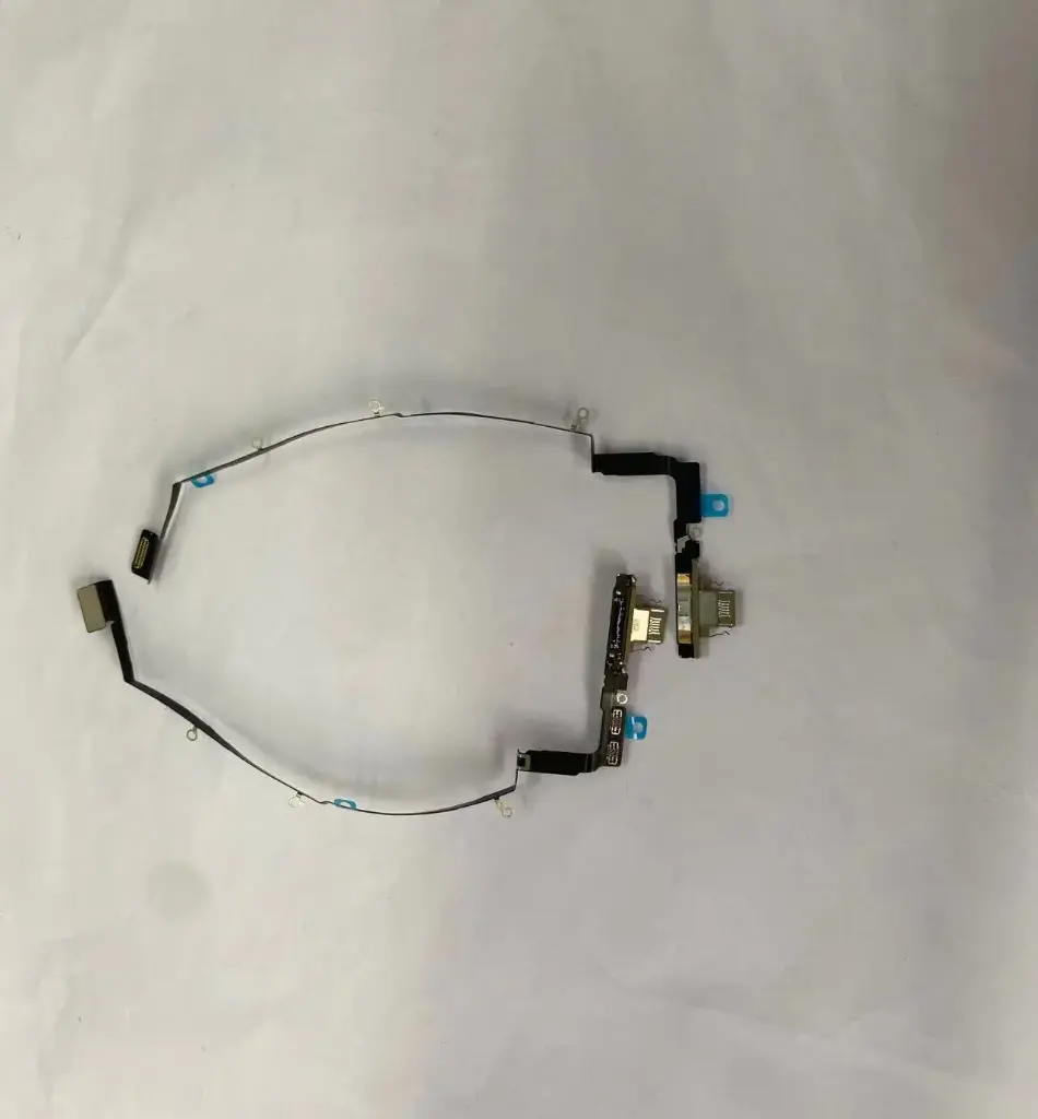 iPhone Air ドックコネクター ゴールド