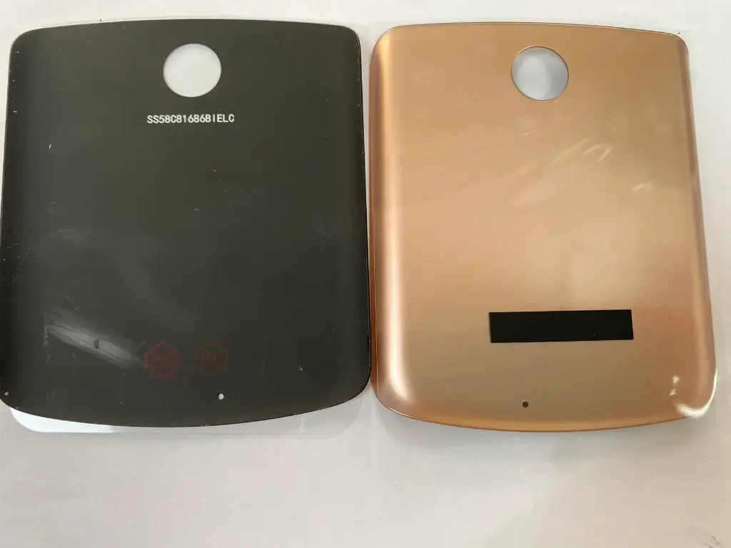 Motorola Razr 5g バックパネル　ゴールド